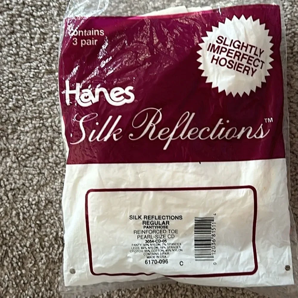 Hanes Silk Reflections Regular Pantyhose with Reinforced Toe